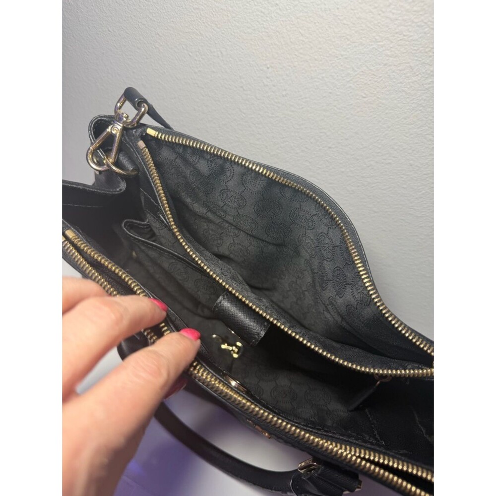 Michael Kors 2-way black bag. - Picture 11 of 16